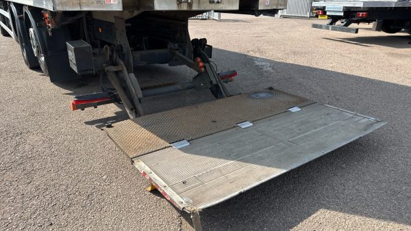 Mercedes-Benz Actros 2530 Dual Zone Refrigerated with Sleeper Cab - Image 21