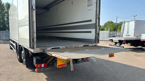 Mercedes-Benz Actros 2530 Dual Zone Refrigerated with Sleeper Cab - Image 22
