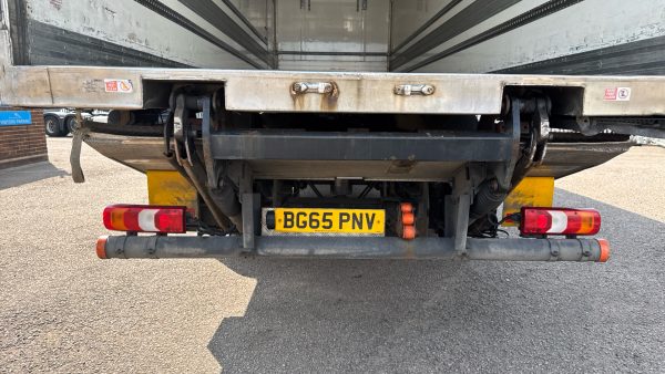 Mercedes-Benz Actros 2530 Dual Zone Refrigerated with Sleeper Cab - Image 24