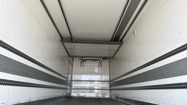 Mercedes-Benz Actros 2530 Dual Zone Refrigerated with Sleeper Cab - Image 25