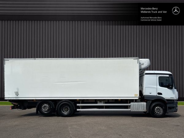 Mercedes-Benz Actros 2530 Dual Zone Refrigerated with Sleeper Cab - Image 5