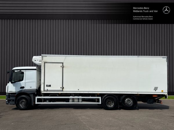 Mercedes-Benz Actros 2530 Dual Zone Refrigerated with Sleeper Cab - Image 6