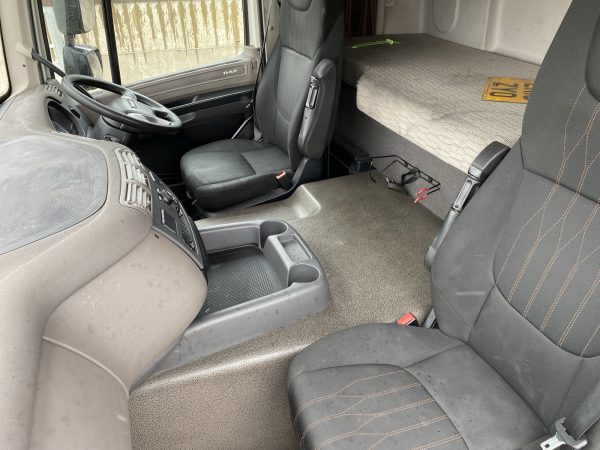 2018 DAF CF 480 6x2/4 mid lift steer tractor unit - Image 4