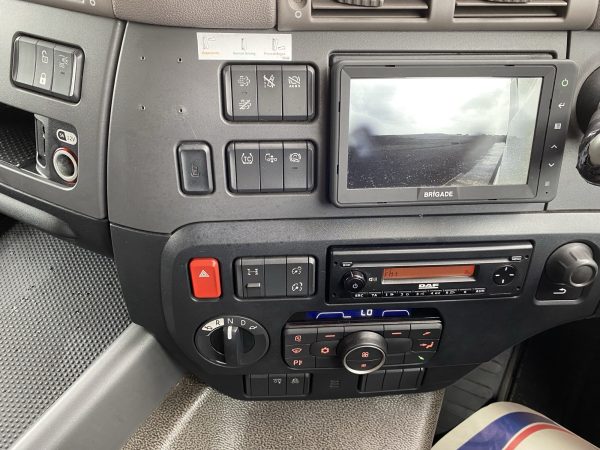 2018 DAF CF 480 6x2/4 mid lift steer tractor unit - Image 6