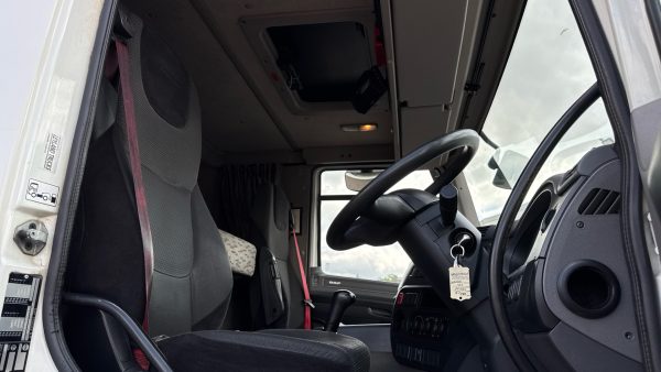 DAF CF 220 Curtainside with Taillift - TRADE SALE ONLY - Image 10