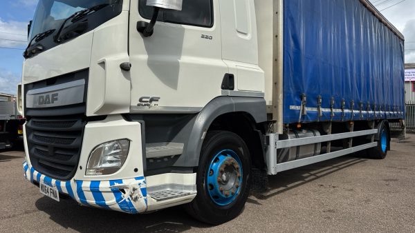 DAF CF 220 Curtainside with Taillift - TRADE SALE ONLY - Image 29