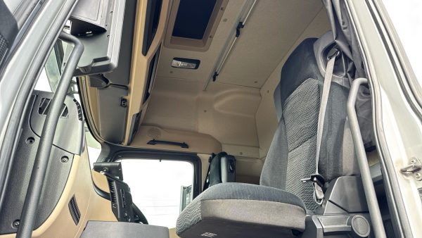 Mercedes-Benz Actros 2548 Gigaspace - Image 8