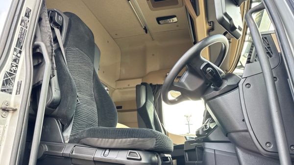 Mercedes-Benz Actros 2548 Gigaspace - Image 9