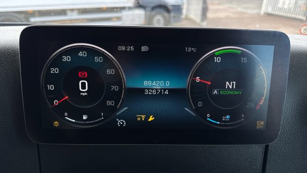 Mercedes-Benz Actros 2548 Gigaspace - Image 11