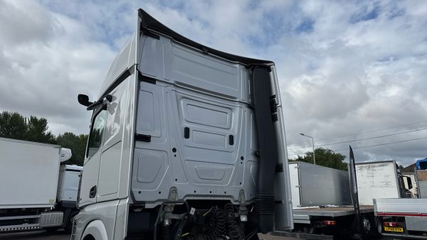 Mercedes-Benz Actros 2548 Gigaspace - Image 13