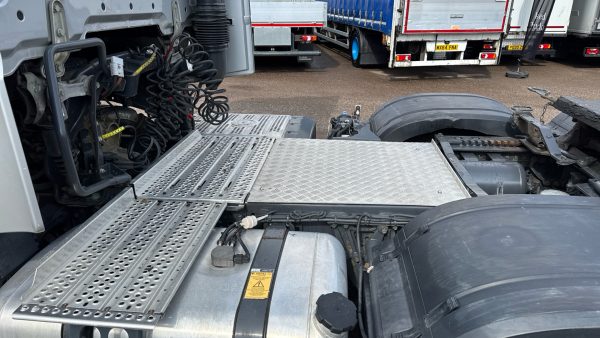 Mercedes-Benz Actros 2548 Gigaspace - Image 14