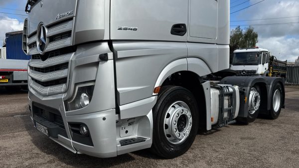 Mercedes-Benz Actros 2548 Gigaspace - Image 18