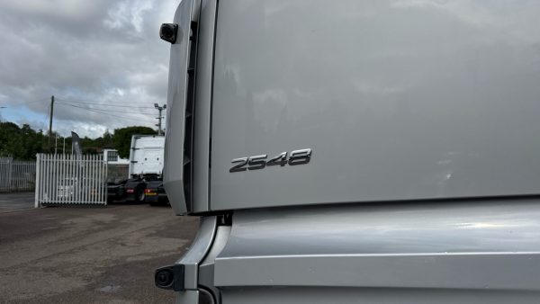 Mercedes-Benz Actros 2548 Gigaspace - Image 22