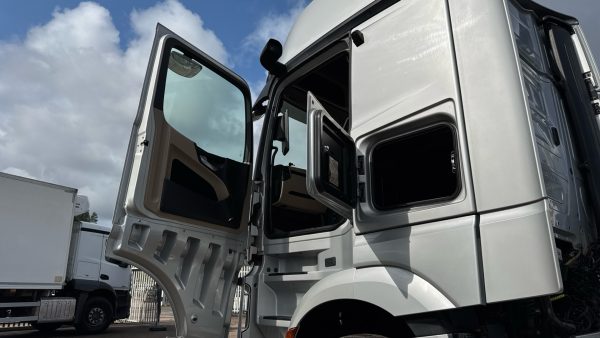 Mercedes-Benz Actros 2548 Gigaspace - Image 23