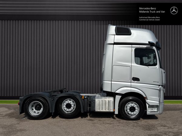 Mercedes-Benz Actros 2548 Gigaspace - Image 4