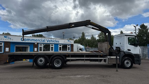 Mercedes-Benz Arocs 2530 Flatbed with Palfinger Crane - Image 18