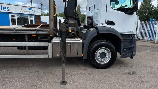 Mercedes-Benz Arocs 2530 Flatbed with Palfinger Crane - Image 19