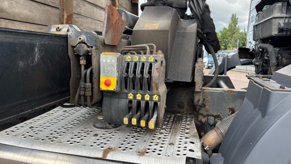 Mercedes-Benz Arocs 2530 Flatbed with Palfinger Crane - Image 20