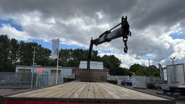 Mercedes-Benz Arocs 2530 Flatbed with Palfinger Crane - Image 25