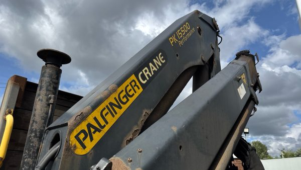 Mercedes-Benz Arocs 2530 Flatbed with Palfinger Crane - Image 31