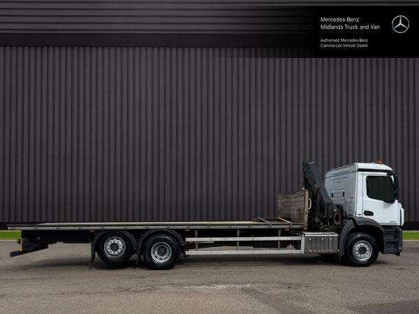 Mercedes-Benz Arocs 2530 Flatbed with Palfinger Crane - Image 5