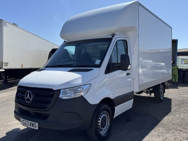 2023 Mercedes-Benz Sprinter 2.0 315 CDI Progressive Luton Box with Tail Lift - Image 2