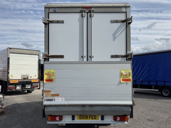 2019 Peugeot Boxer 2.0 BlueHDI 335 Business+ L4 Curtainside with Tail Lift - Image 4