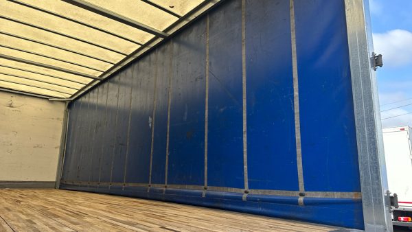Mercedes-Benz Actros 2530 Curtailside with Tuckaway Taillift - Image 18