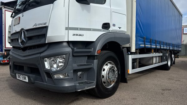 Mercedes-Benz Actros 2530 Curtailside with Tuckaway Taillift - Image 23