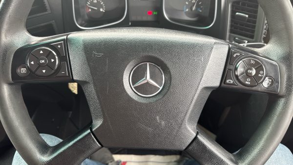 Mercedes-Benz Actros 2530 Curtailside with Tuckaway Taillift - Image 28