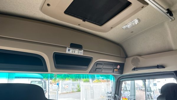 Mercedes-Benz Actros 2530 Curtailside with Tuckaway Taillift - Image 32