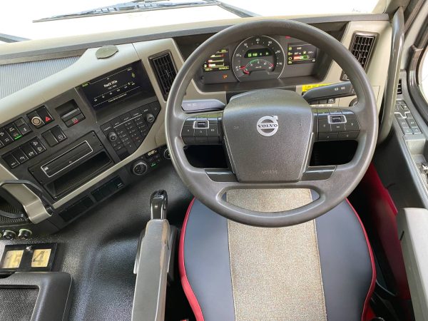 Volvo FM450 Plant Carrier - Image 8