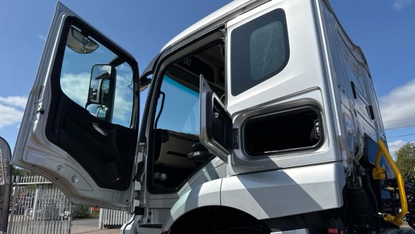 Mercedes-Benz Actros 2446 Sleeper Cab - Safe Loading - Image 33