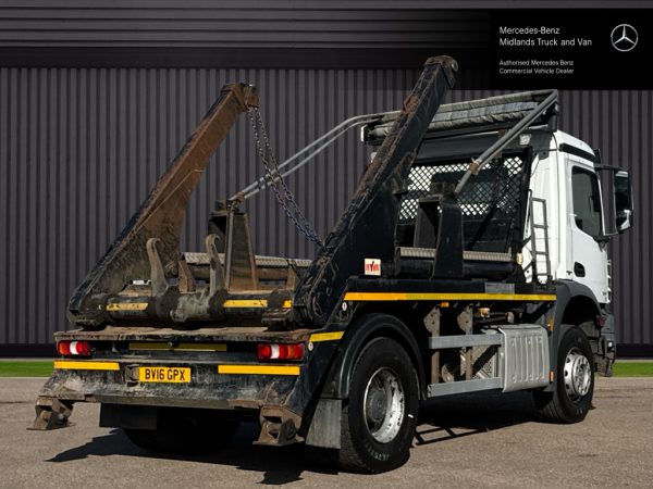 Mercedes-Benz Arocs 1824 Skip Loader - Image 3