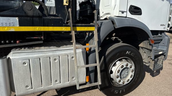 Mercedes-Benz Arocs 1824 Skip Loader - Image 27