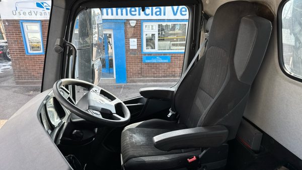 Mercedes-Benz Arocs 1824 Skip Loader - Image 29