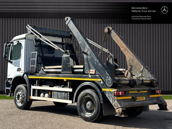 Mercedes-Benz Arocs 1824 Skip Loader - Image 4