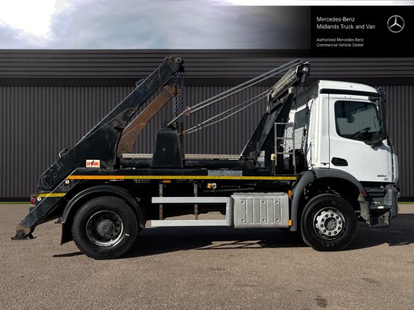 Mercedes-Benz Arocs 1824 Skip Loader - Image 5