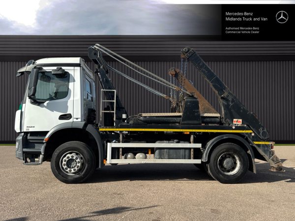 Mercedes-Benz Arocs 1824 Skip Loader - Image 6