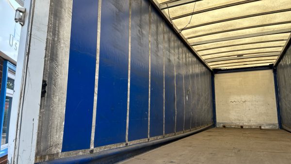 Mercedes-Benz Actros 2527 Curtainside with Tuckaway Taillift - Image 22