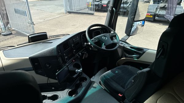 Mercedes-Benz Actros 2527 Curtainside with Tuckaway Taillift - Image 30