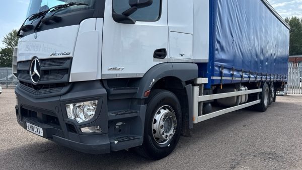 Mercedes-Benz Actros 2527 Curtainside with Tuckaway Taillift - Image 32