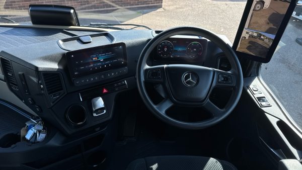 Mercedes-Benz Actros 2545LS Bigspace - Image 11