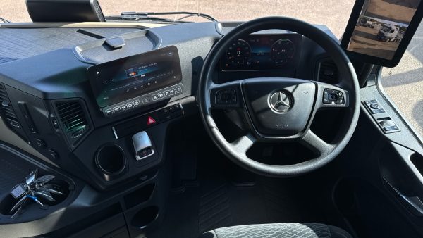 Mercedes-Benz Actros 2545LS Bigspace - Image 10