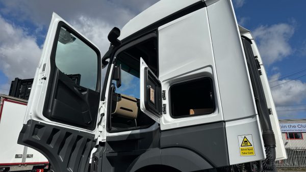 Mercedes-Benz Actros 2545LS Bigspace - Image 32