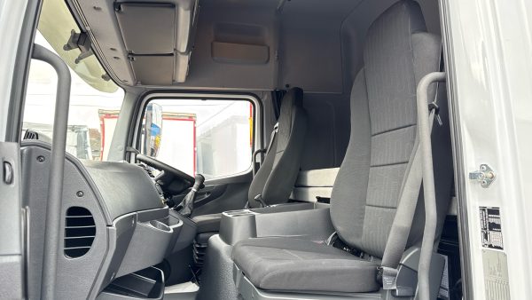 Mercedes-Benz Atego 816 Curtainside Sleeper 20FT - Image 9
