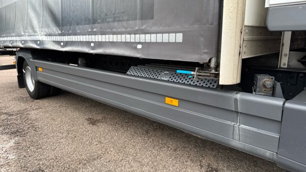 Mercedes-Benz Atego 816 Curtainside Sleeper 20FT - Image 31