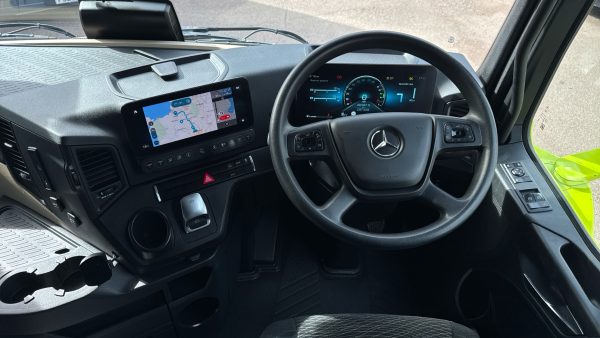 Mercedes-Benz Actros 1840LS StreamSpace - Image 10