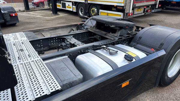 Mercedes-Benz Actros 1840LS StreamSpace - Image 15