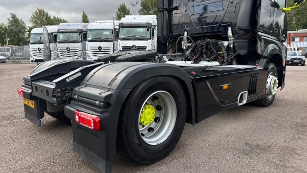 Mercedes-Benz Actros 1840LS StreamSpace - Image 22